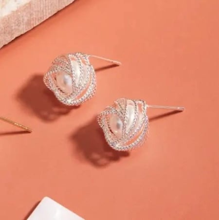 أقراط الماسية فاخره مرصعة باللؤلؤ المائي العذب