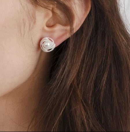 أقراط الماسية فاخره مرصعة باللؤلؤ المائي العذب