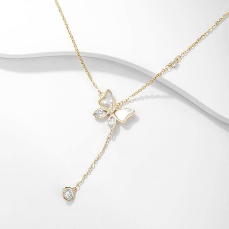 سلسال فراشة بيضاء فاخر من الفضة الإسترلينية مرصع بالزركون  - لومي