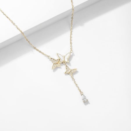 سلسال فضة ثلاثي الفراشات مطلي بالذهب عيار 18 مطعم بقشرة اللؤلؤ - لومي