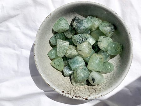 بريهنايت prehnite + Epidoteمصقول كبير