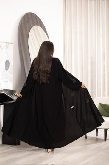 عباية اسود بتطريز اسود ورد