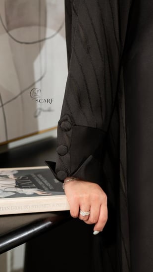 عباية سوداء كلوش بأكمام مميزة