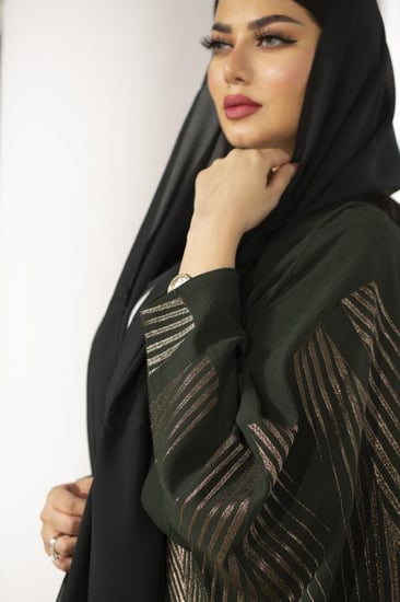 عباية زيتي نص بشت بتطريز نحاسي