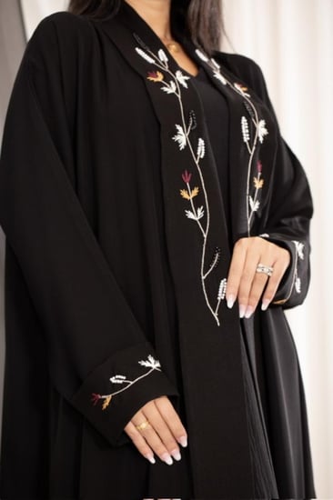 ‎‏‎‏‎‏عباية اسود بتطريز أنيق