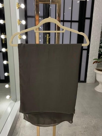 طرحة بني غامق