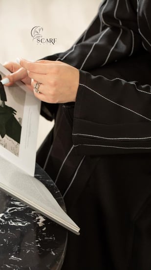 عباية نص كلوش بتطريز أبيض