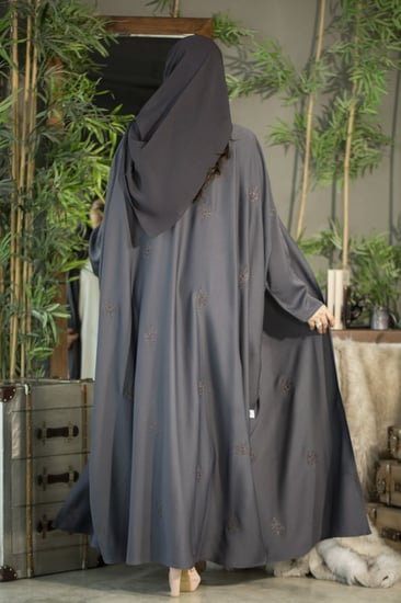 عباية رمادي نص بشت بتطريز رمادي