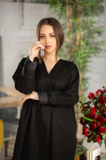 عباية كتان بكم بشك اسود