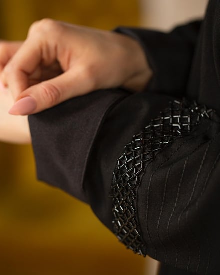 عباية كتان بكم بشك اسود