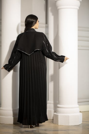 عباية اسود بكسرات ناعمة