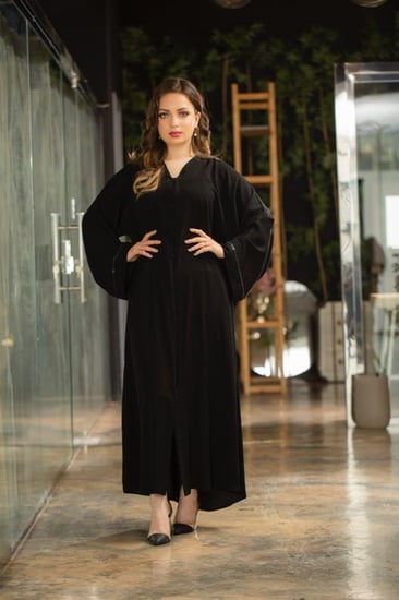 عباية اسود بشك على الكم