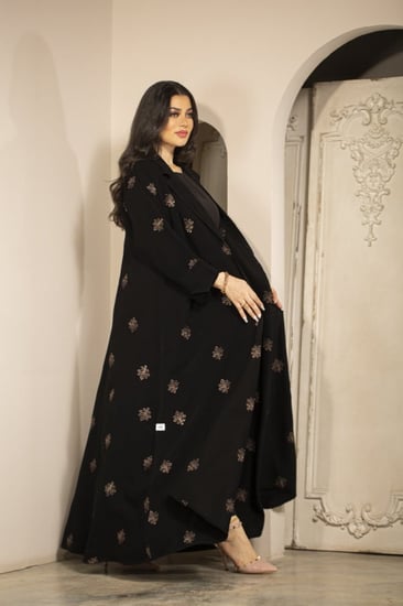 عباية بتطريز خاص