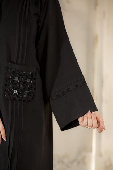 عباية اسود بجيوب شك