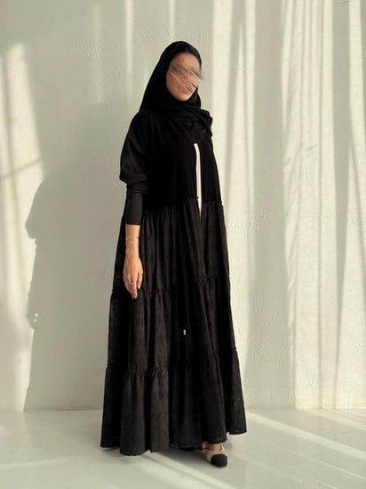 عباية كريب مع قماش مخرم