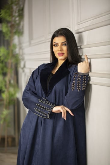 شامواه كحلي بياقة مخمل وشك على الاكمام