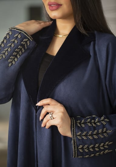 شامواه كحلي بياقة مخمل وشك على الاكمام