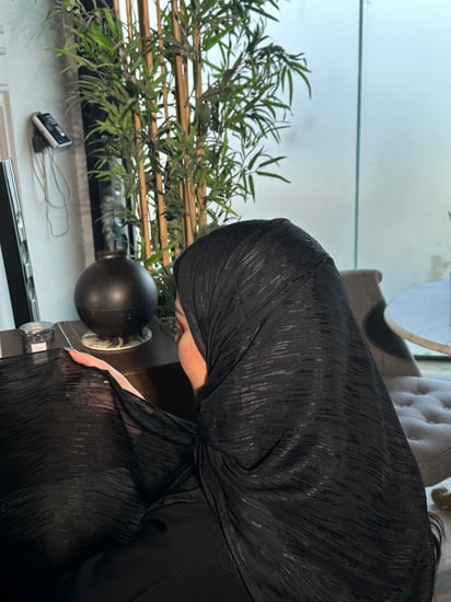 طرحة تُل اسود مخطط