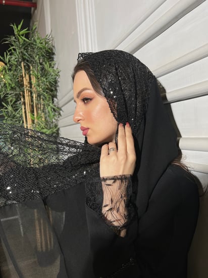 طرحة تُل اسود بشك