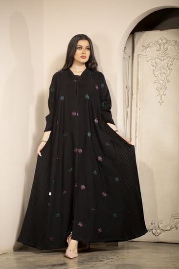 عباية اسود كلوش بتطريز ورد