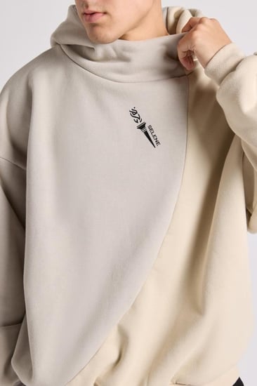هودي بقصة واسعة ورقبة عالية بشعار سيلين للجنسين رمادي فاتح + أبيض