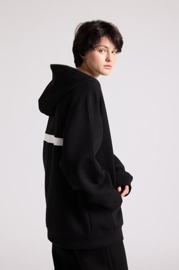 هودي بجيب أمامي أوفرسايز للجنسين - أسود