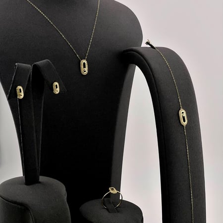 طقم ناعم بتصميم عالمي بزاركون نقي عيار 18