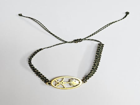 اسورة وطني ذهبي كبير