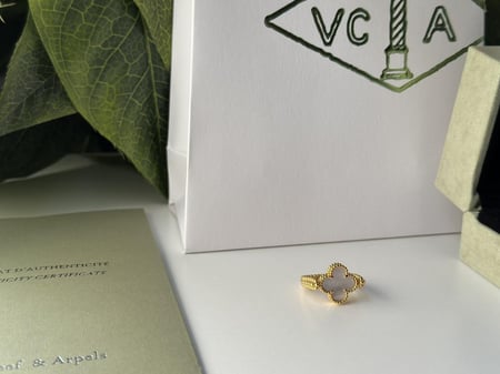 خاتم فان كليف أبيض وجهين