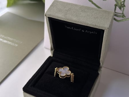 خاتم فان كليف أبيض وجهين