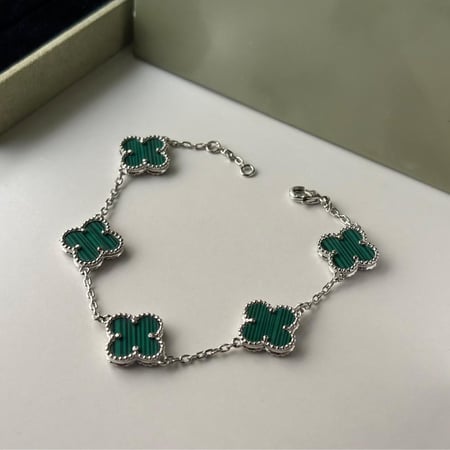 اسوارة فان كليف أخضر فضي