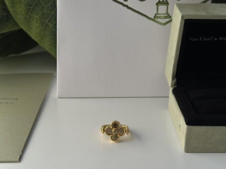 خاتم فان كليف أبيض وجهين