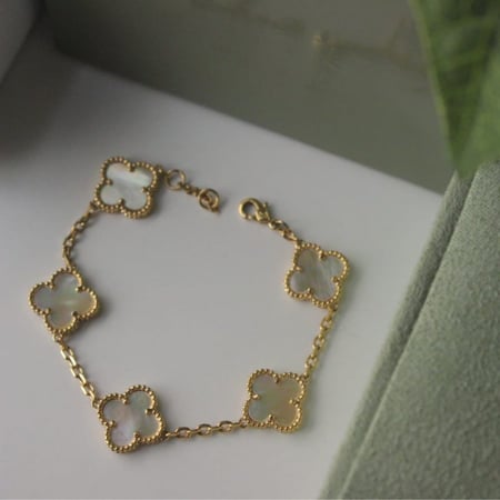 اسوارة فان كليف ابيض