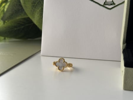 خاتم فان كليف أبيض وجهين