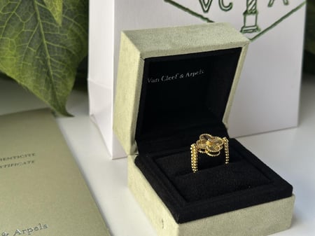 خاتم فان كليف أبيض وجهين