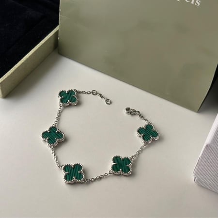 اسوارة فان كليف أخضر فضي