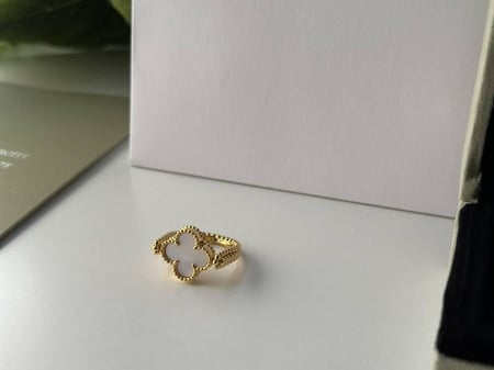 خاتم فان كليف أبيض وجهين