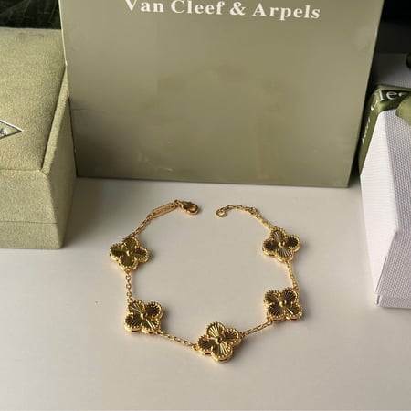 اسوارة فان كليف ذهبي