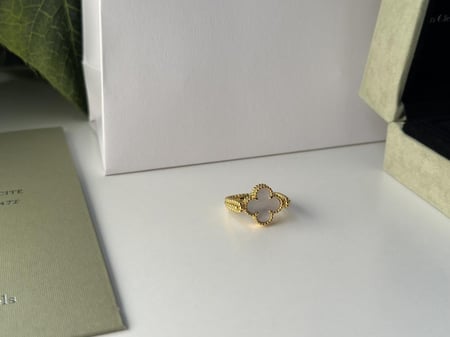 خاتم فان كليف أبيض وجهين