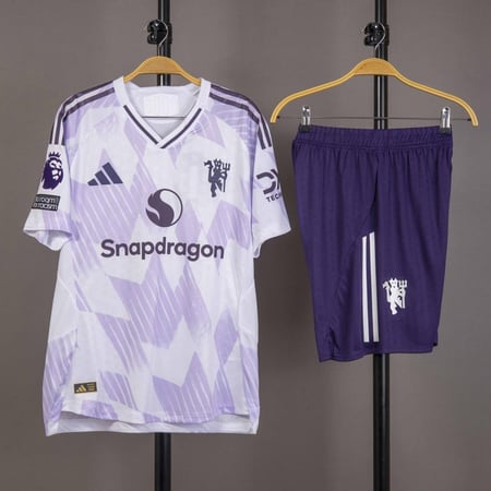 طقم مانشستر يونايتد الاحتياطي 25/26