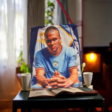 حقيبة ظهر لاعب كرة القدم إيرلينغ براوت هالاند.