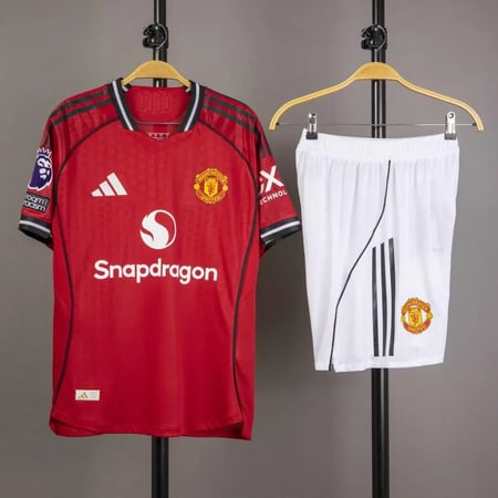 طقم مانشستريونايتد الاساسي 2025/2026