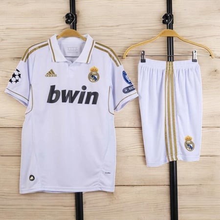 طقم ريال مدريد كلاسيكي2013