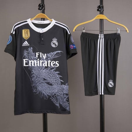 طقم ريال مدريد كلاسيكي