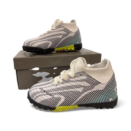 جزم كرة قدم مقاس 28