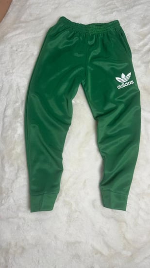 بنطلون رياضي للجنسين يحتوي على علامة اديداس  اخضر