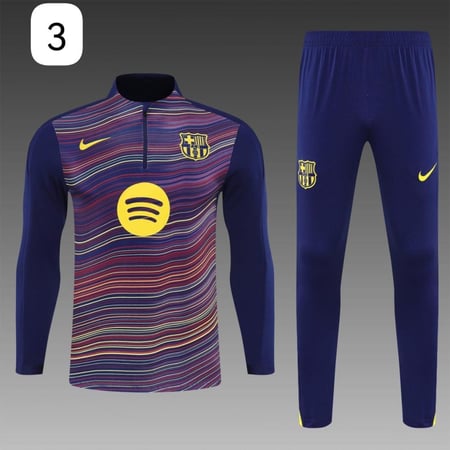 طقم تدريب شتوي لنادي برشلونة موسم 2025-2026 باللون الكحلي.