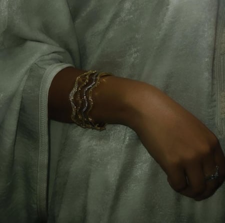 اسورة Wavy ذهبي