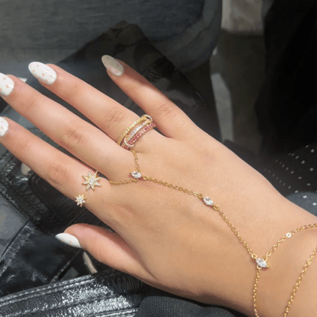 خاتم واسورة متصلة ذهبي كريستال | Glint hand chain