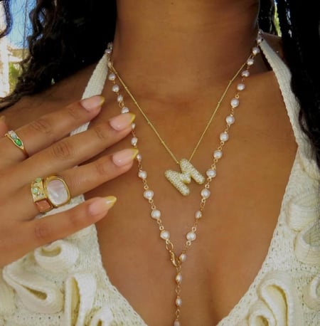 سلسلة الحروف ذهبي